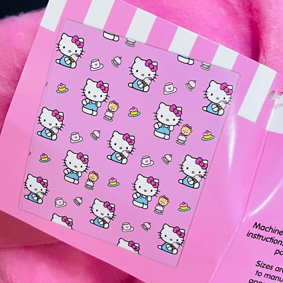 Hello Kitty Throw - Picture 4 of 4